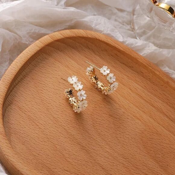 Free People Jewelry - 🌸Flower hoops 🌸